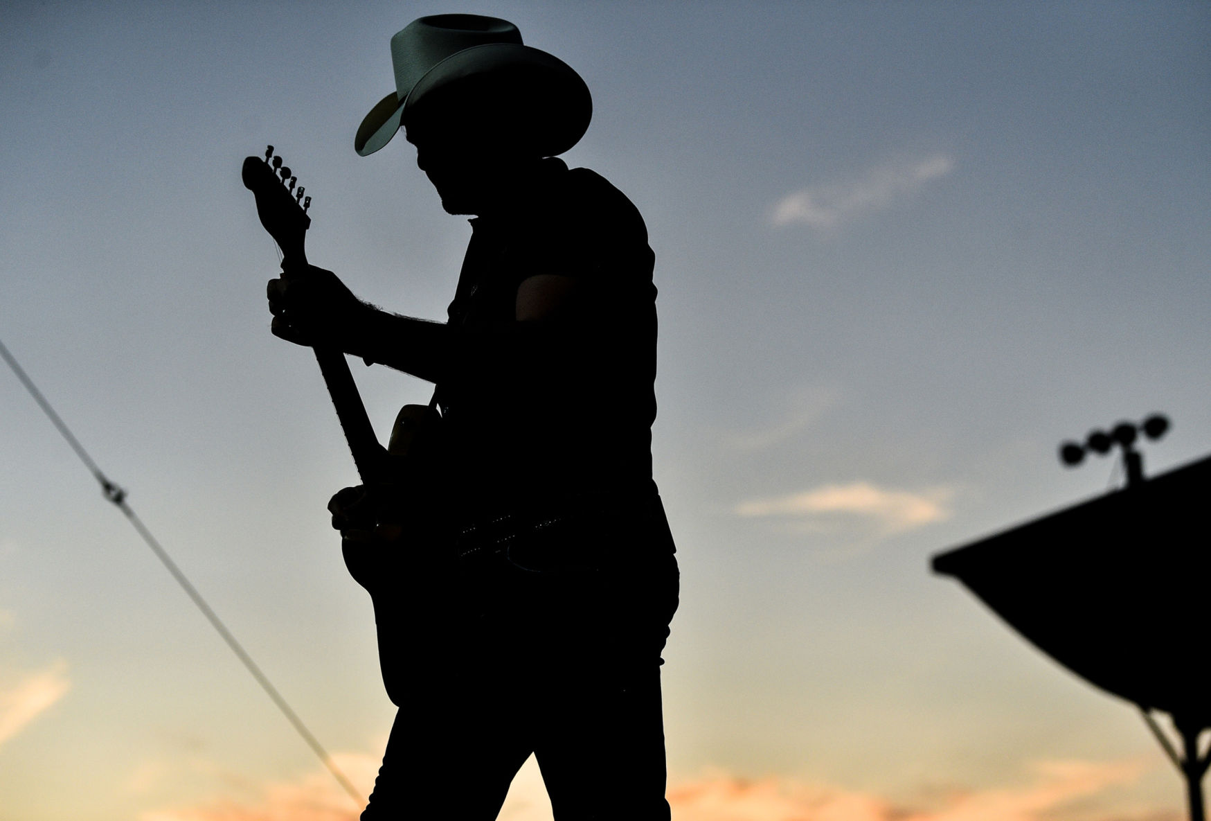 080519-mda-nws-bradpaisley-051a.jpg